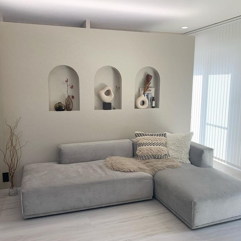 少しツヤのある光沢感でしっとりソフトな触り心地が楽しめるソファ