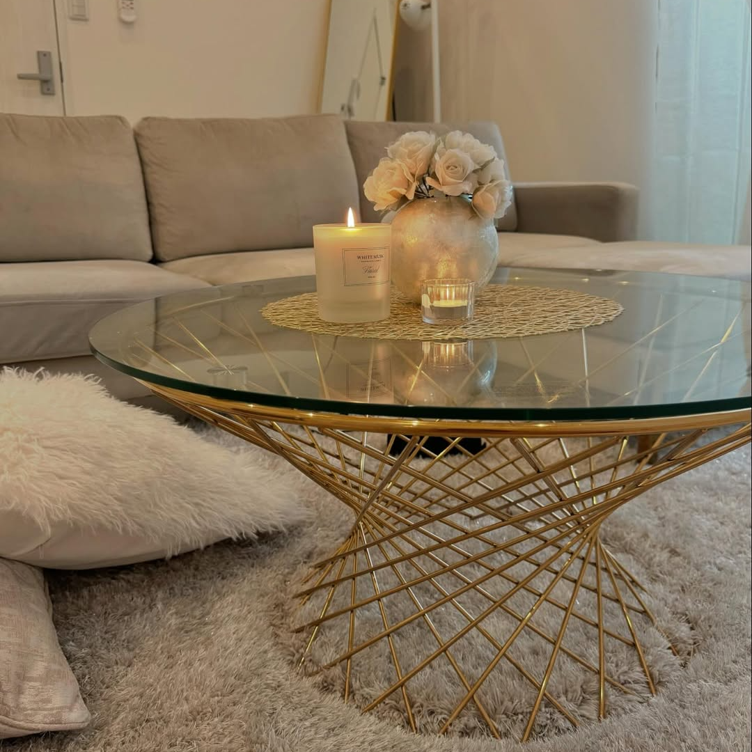 高級感のある佇まいでお部屋の主役になるコーヒーテーブル