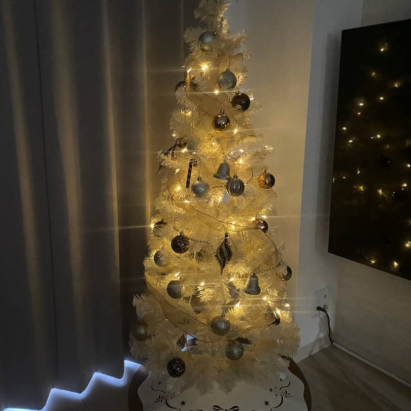 トータルコーディネートが簡単に叶う、華やかなゴールドのクリスマス