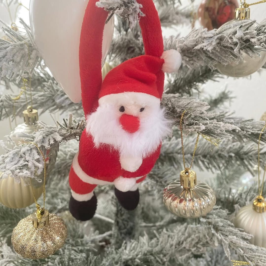色々な場所に簡単に取り付けができ、クリスマスの演出を楽しめるフック
