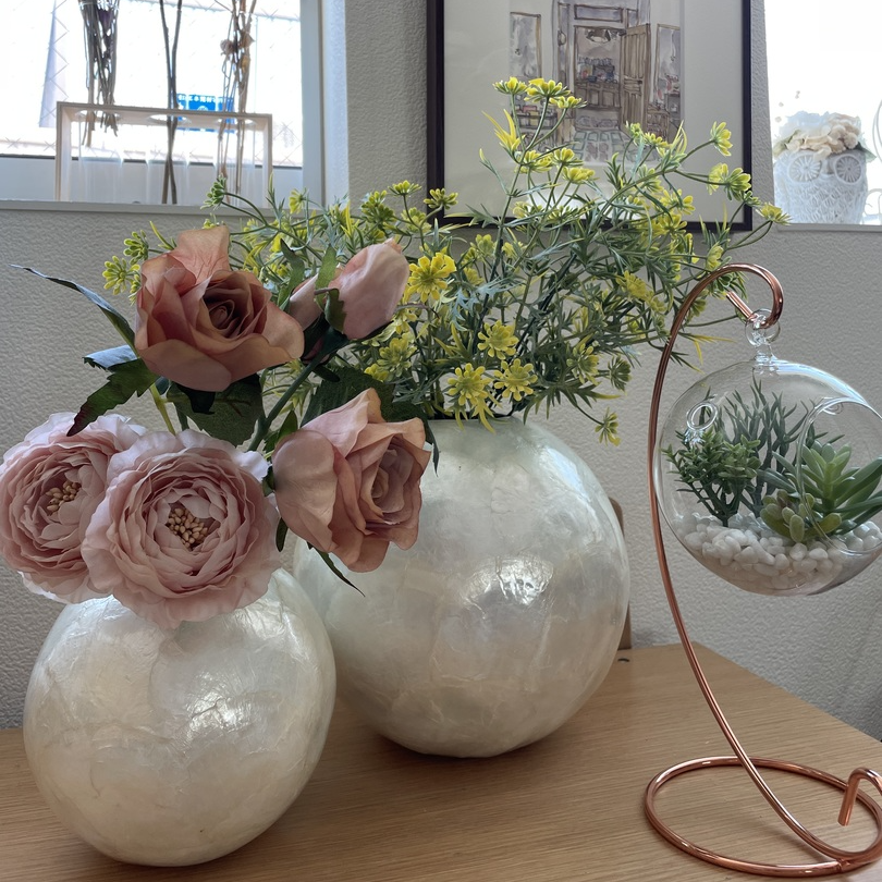 お花をさらに華やかに引き立てる、キラキラと輝くシェルフラワーベース お花をさらに華やかに引き立てる、キラキラと輝くシェルフラワーベース