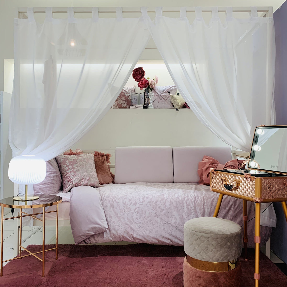 憧れの天蓋ベッドでお姫様のような雰囲気の寝室 | Francfranc