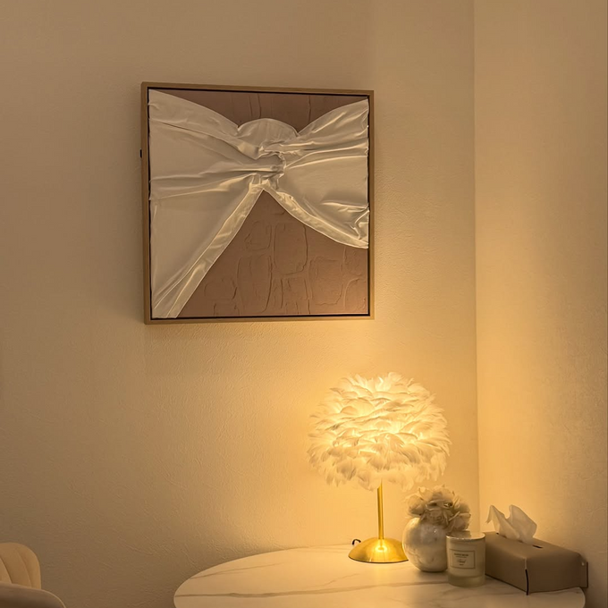 フェザーランプが灯す、やわらかな光と心ほどける癒しの空間