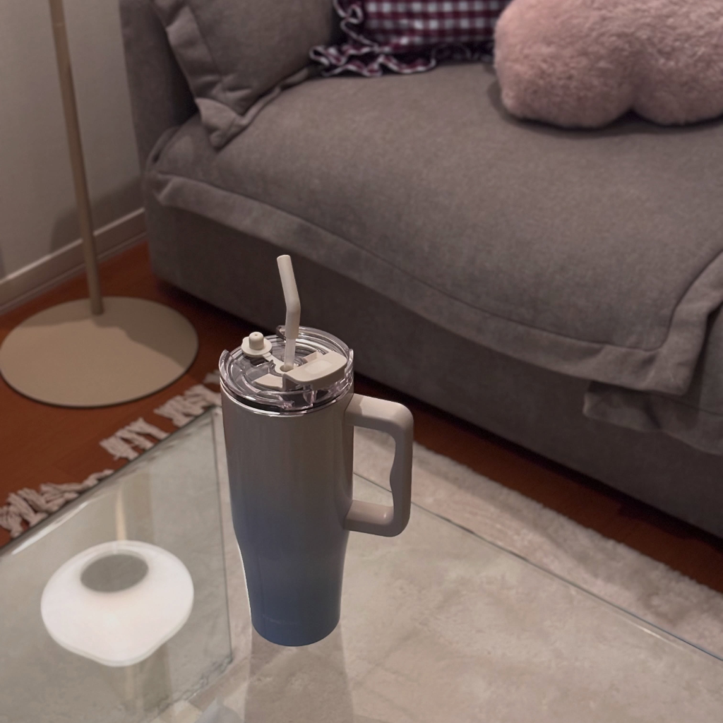 お気に入りの一杯と、心地よいおうち時間。きらめく大容量タンブラーで楽しむ、私らしいひととき