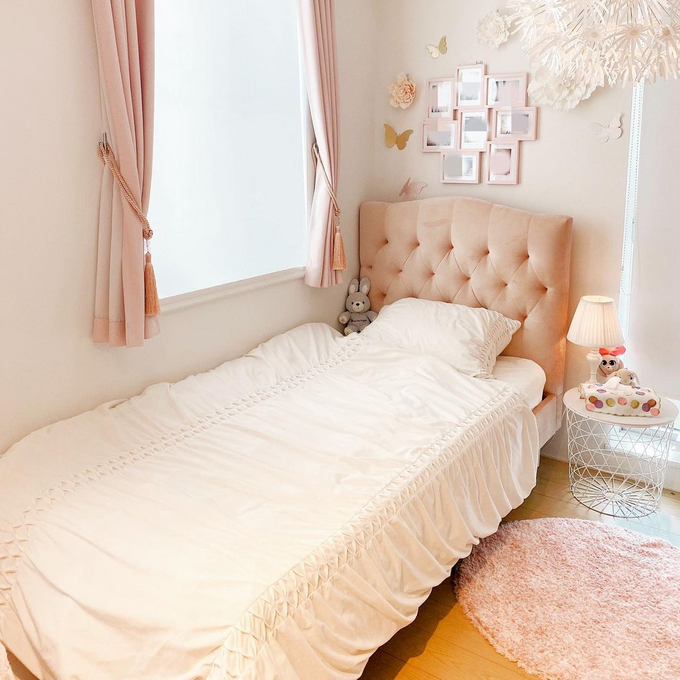 ピンク×白で清潔感のある可愛いお部屋