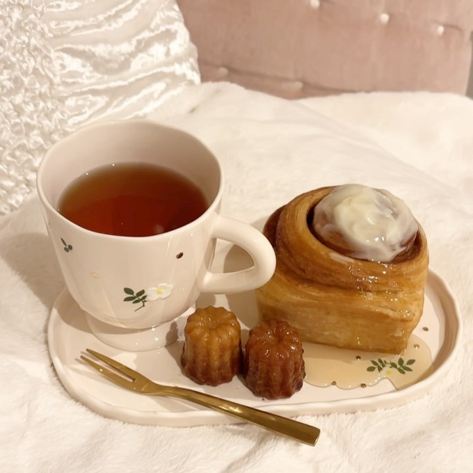 小花柄が可愛らしいデザインのカフェセットで素敵なカフェタイムを