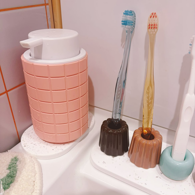 可愛いを、暮らしのそばに。カヌレのようなトゥースホルダーで彩る洗面空間
