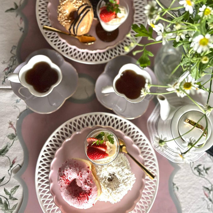 春をイメージさせる「花」のようなモチーフの食器で季節の彩りを感じる食卓に