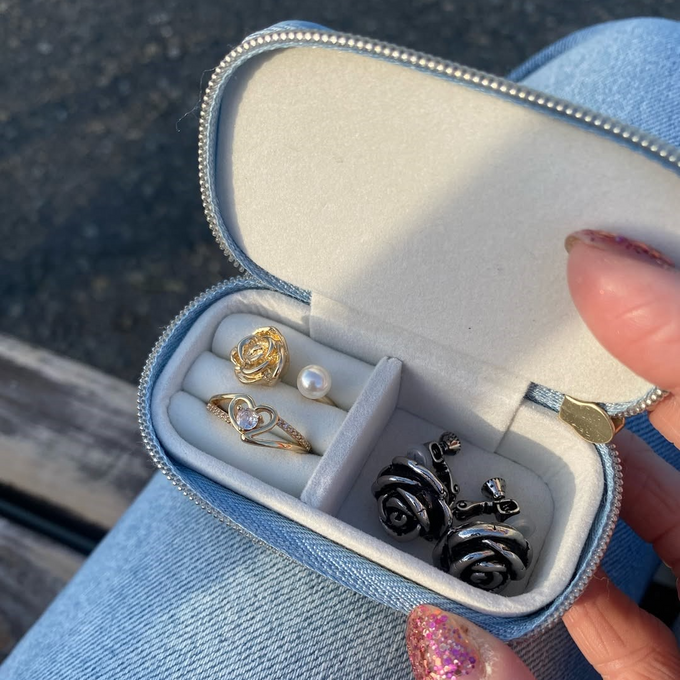 いつでも一緒に持ち歩ける、コンパクトで可愛いミニジュエリーボックス