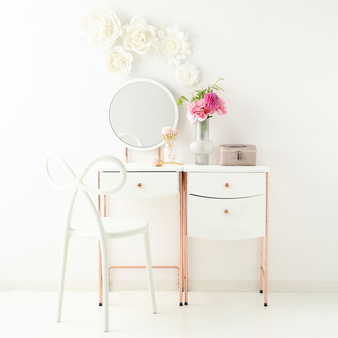 ホワイトとピンクゴールドの組み合わせが可愛らしい、ドレッサー＋