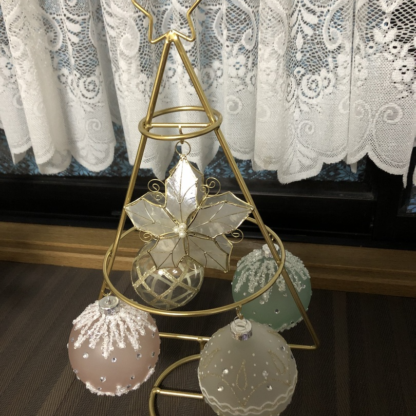 クリスマスオーナメントを飾ってツリーとして楽しむことができるフック