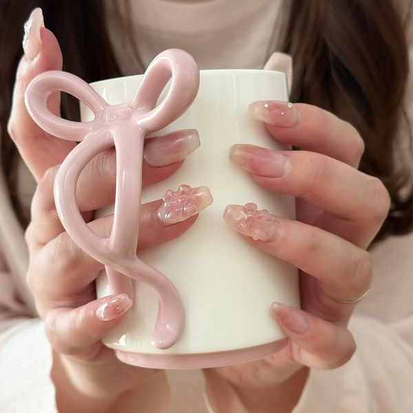 リボンの持ち手が可愛いマグカップでおうちカフェの時間をもっと素敵に