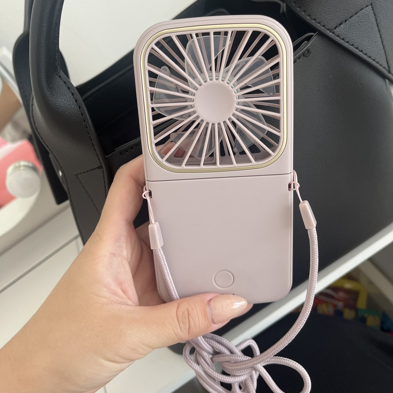 モバイルバッテリー機能付きなので充電器として使用できる1つ2役のミニ