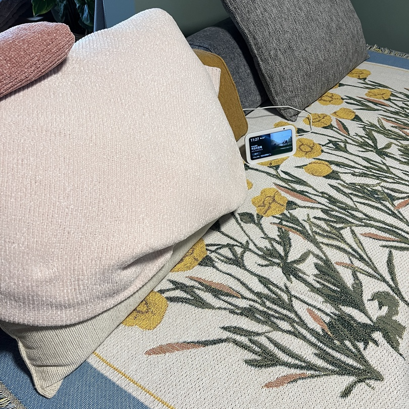 ひざ掛けとしてはもちろん、アートのように飾るのもおすすめなルル ひざ掛けとしてはもちろん、アートのように飾るのもおすすめなルル