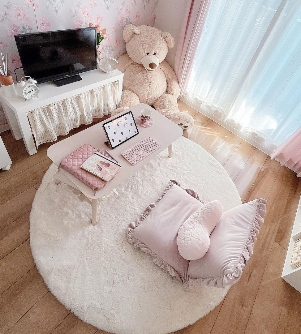 圧迫感のないコンパクトなサイズ感のフロアチェアでおうち時間を快適に 圧迫感のないコンパクトなサイズ感のフロアチェアでおうち時間を快適に