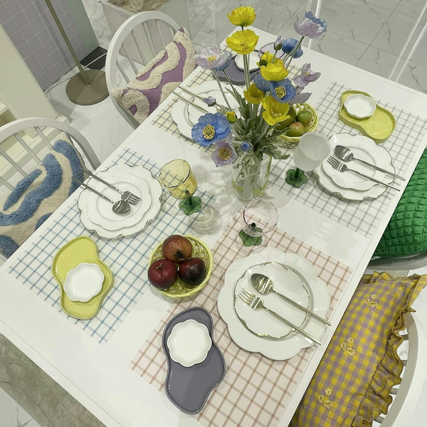 カラフルな春カラーで揃えるダイニングコーディネート