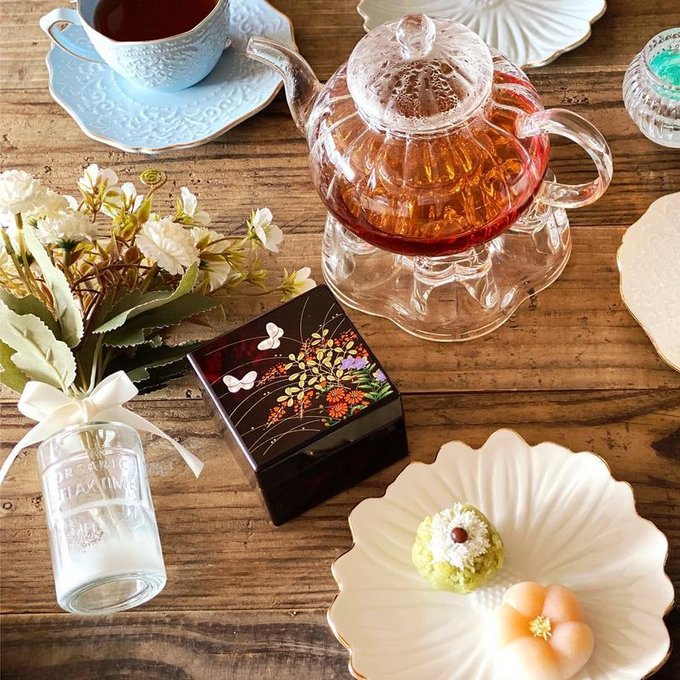ジュエリーボックス皿カップ&ソーサーテーブルランナー花瓶他 ジュエリーボックス皿カップ&ソーサーテーブルランナー花瓶他