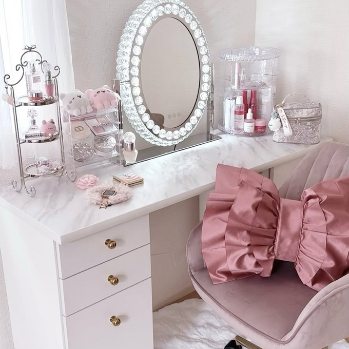 毎日の支度が楽しみに変わる、心ときめくメイク時間を演出する 毎日の支度が楽しみに変わる、心ときめくメイク時間を演出する