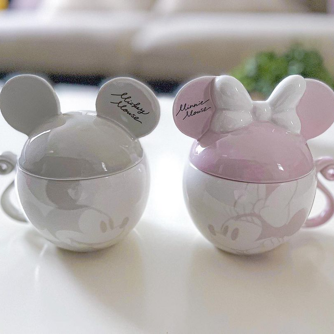 ミッキーマウスとミニーマウスのモチーフがキュートなマグカップセット