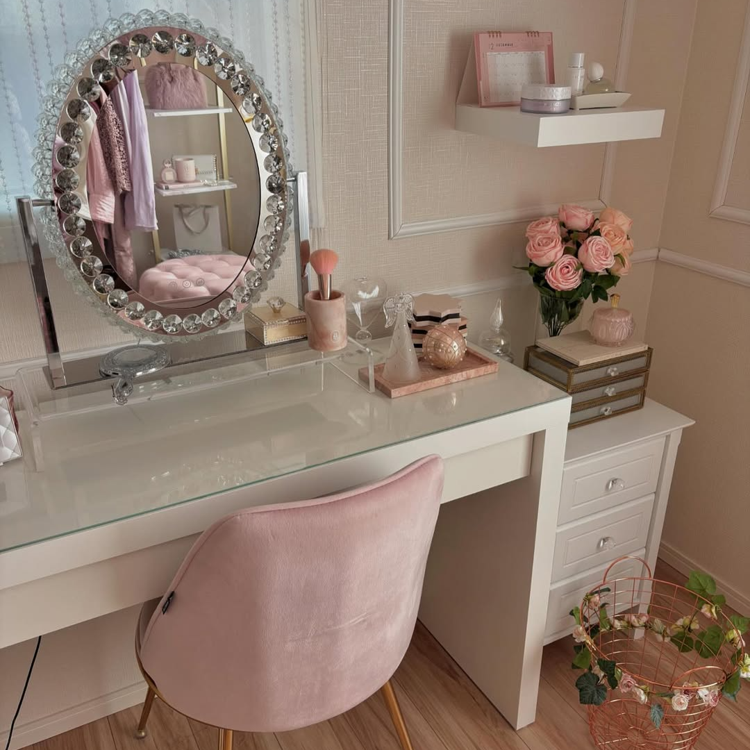 きらきら輝くミラーでお出かけの準備も心ときめく時間に | Francfranc