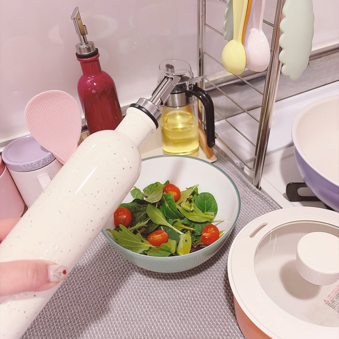 片手で注げる、暮らしになじむオイル＆ビネガーボトル
