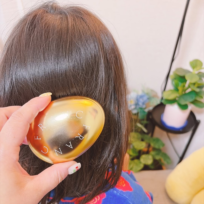 毎日のケアに寄り添う、濡れた髪にもやさしく使えるコンパクトヘアブラシ
