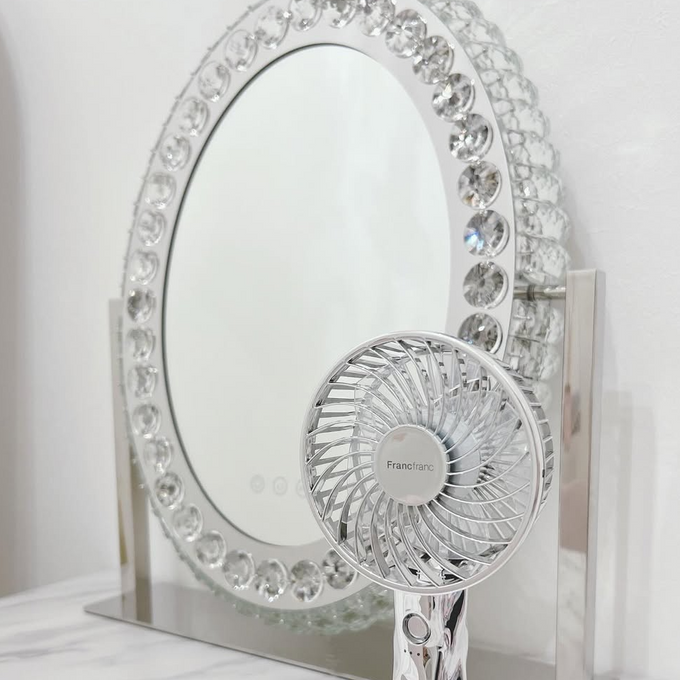 朝のメイク時間もハンディファンで涼しくお出かけ準備を