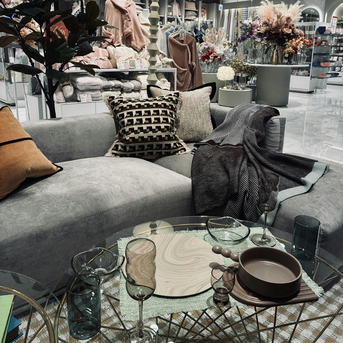 秋の夜長にくつろげる大人モダンリビング