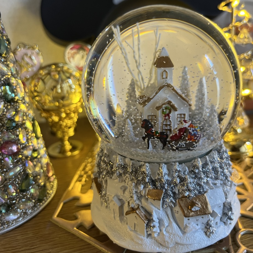 クリスマスを彩るモチーフが気分をわくわくさせてくれるオルゴール付き クリスマスを彩るモチーフが気分をわくわくさせてくれるオルゴール付き