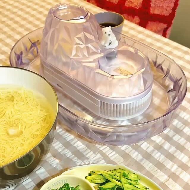 夏の食卓を楽しく、涼やかに彩るしろくまのモチーフが可愛い流しそうめん器