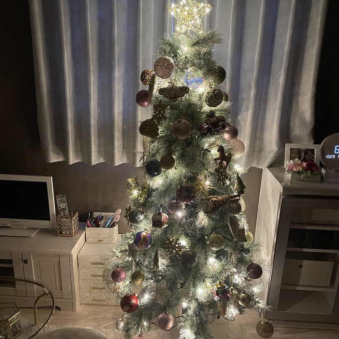 オーロラのラメとスノーが付いた華やかなデザインのLED付きクリスマス