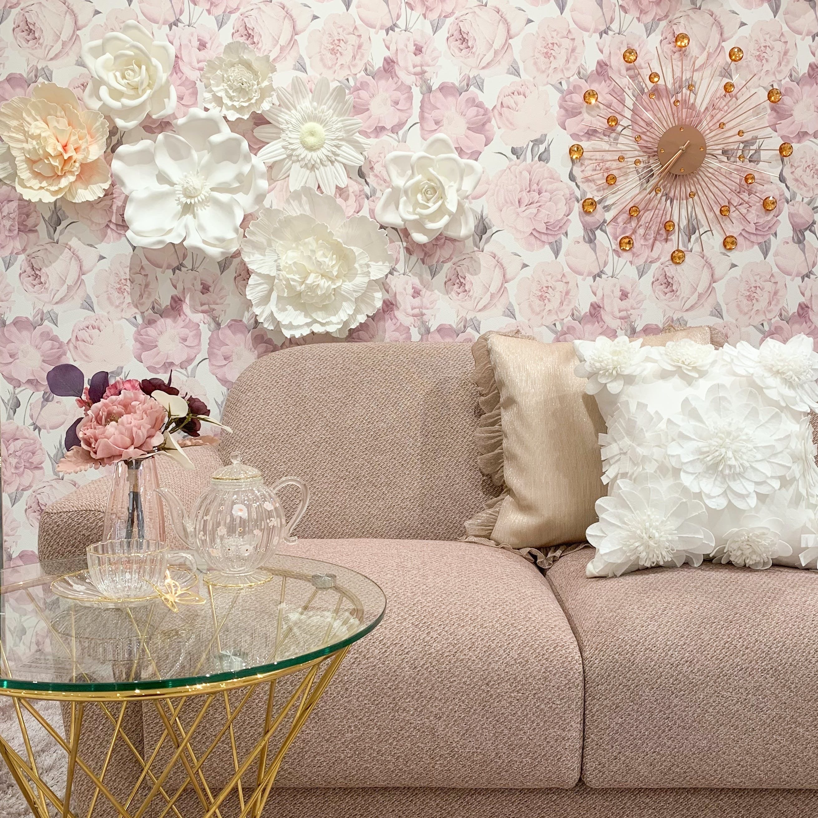 おうち時間を楽しむスウィートテイストの大人可愛いリビング