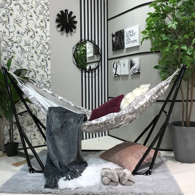 ハンモックで優雅なリラックスタイムを | Francfranc（フランフラン