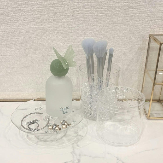 散らかりがちな小物を、まとめてかわいく。