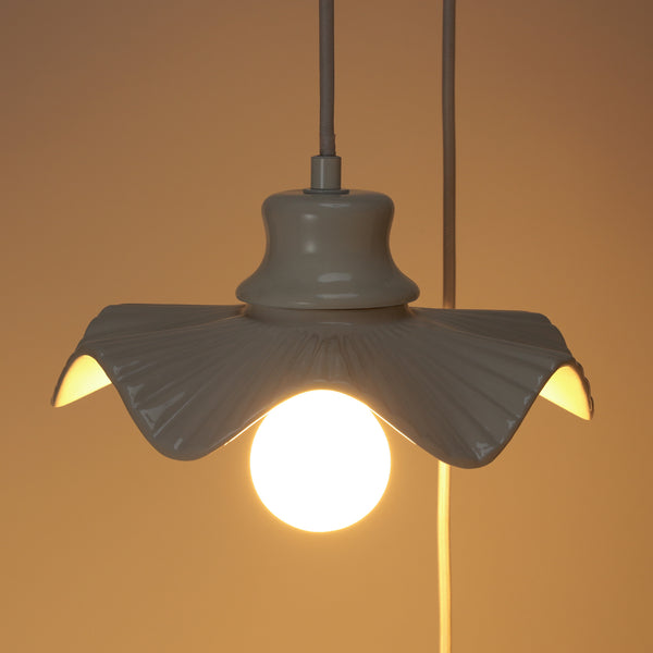 ペタルプリーツ ペンダントランプ 3灯 ホワイト | Francfranc（フラン