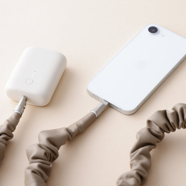 スマホストラップになるUSBケーブル ベージュ
