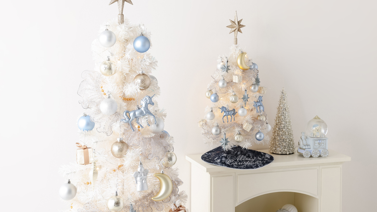届いてすぐに楽しめる、クリスマスツリースターターセット。ボリュームたっぷりのツリーがお部屋をホリデー気分あふれる空間に彩ります。