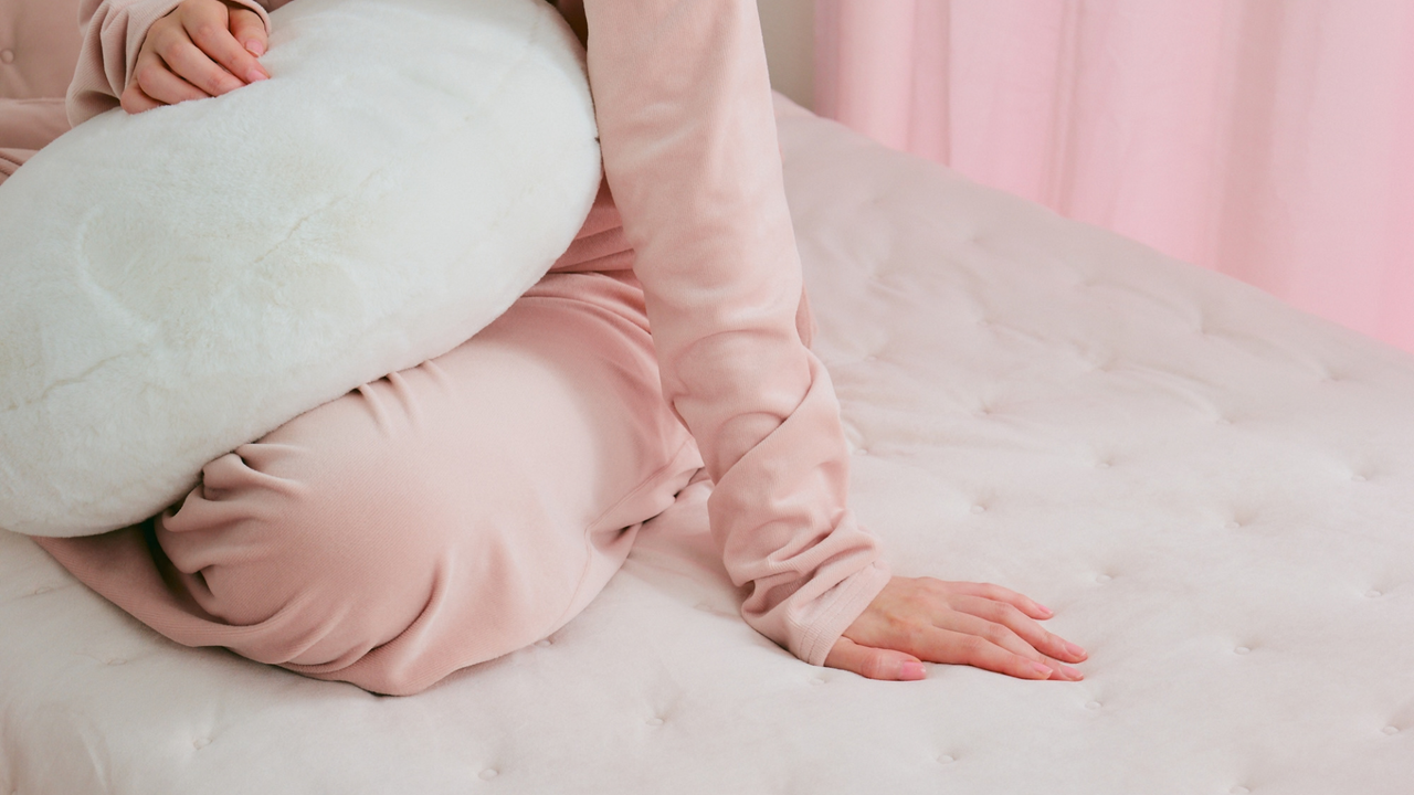とろけるような肌触りに、思わず“沼る”。抱きしめたくなるもちもちクッションや、心地よい眠りへ誘う寝具など、秋冬の“沼る”アイテムを揃えました。