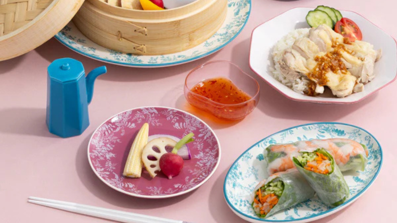 暑い季節こそ楽しみたい、エスニックな料理をよりおいしく引き立てるテーブルウエア。夏の食卓を涼やかに彩りながら、異国の味わいをより一層引き立てます。