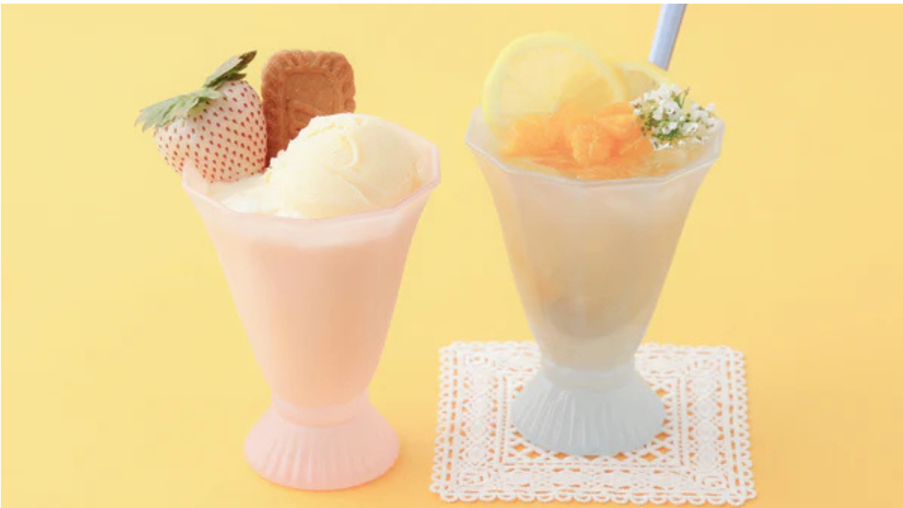 夏はおうちでひんやりスイーツ作り。半透明のパステルカラーがかわいいミニサイズのガラスパフェタンブラーは、デザートタイムをプチカフェ気分に演出します。
