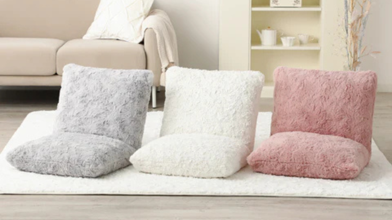 【オンラインショップ限定30％OFF】低反発チップウレタンで安定感のある座り心地のフロアチェア。肌触りが良く、省スペース設計で背もたれは14段階調整可能です。