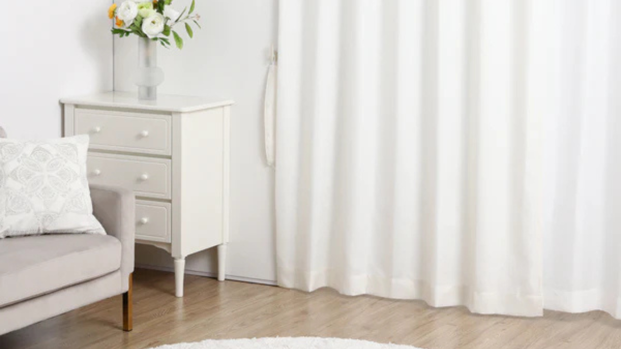 新生活に向けて早めに準備したいカーテン。オーダーカーテンなら、間取りに合わせて1cm単位で注文可能。豊富なデザイン・機能からお部屋にぴったりの一枚が見つかります。