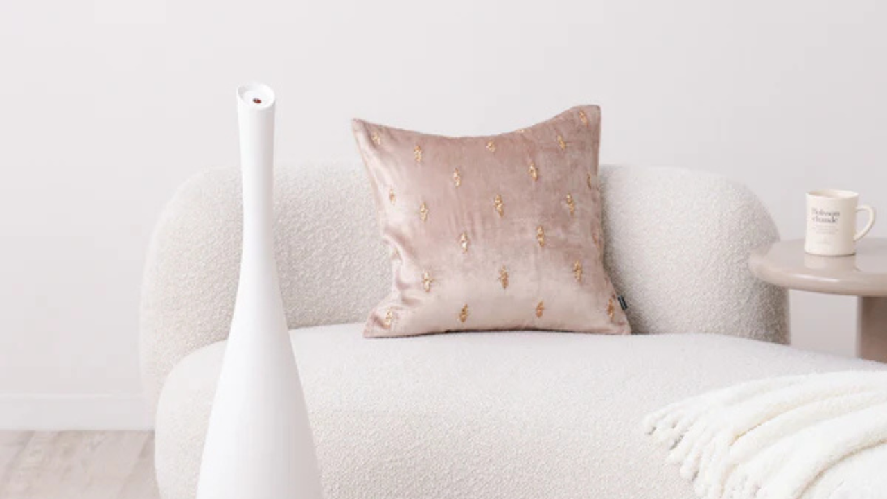 インテリアに美しくなじむデザインと大容量が魅力の2WAY超音波式加湿器。アロマ対応で香りにも癒されます。上部給水＆持ち手付きで使いやすさにもこだわりました。