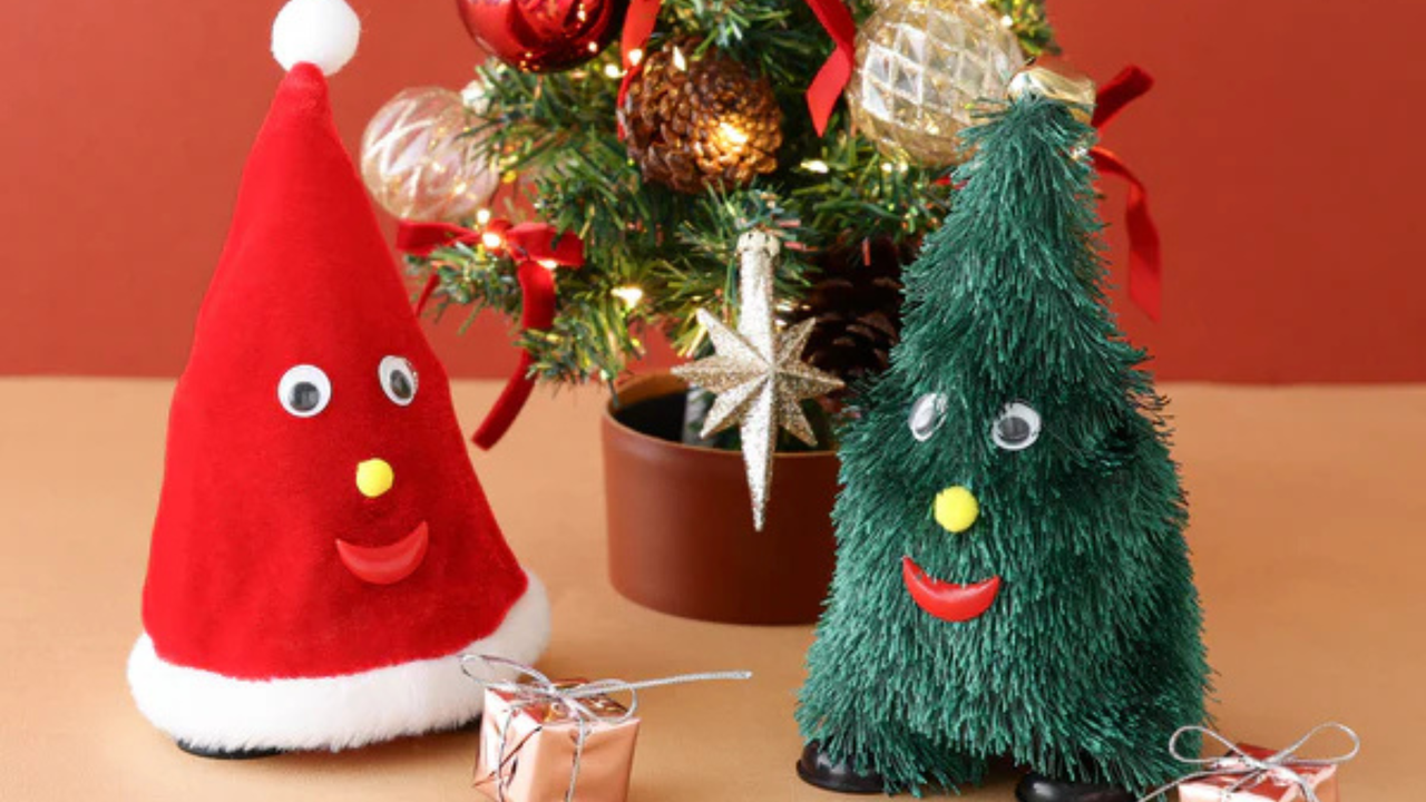 スイッチを入れると、帽子型トーイがジングルベルに合わせて元気にダッシュ！思わずクスッと笑える子どもから大人まで楽しめるアイテムです。プレゼント交換にもぴったり。