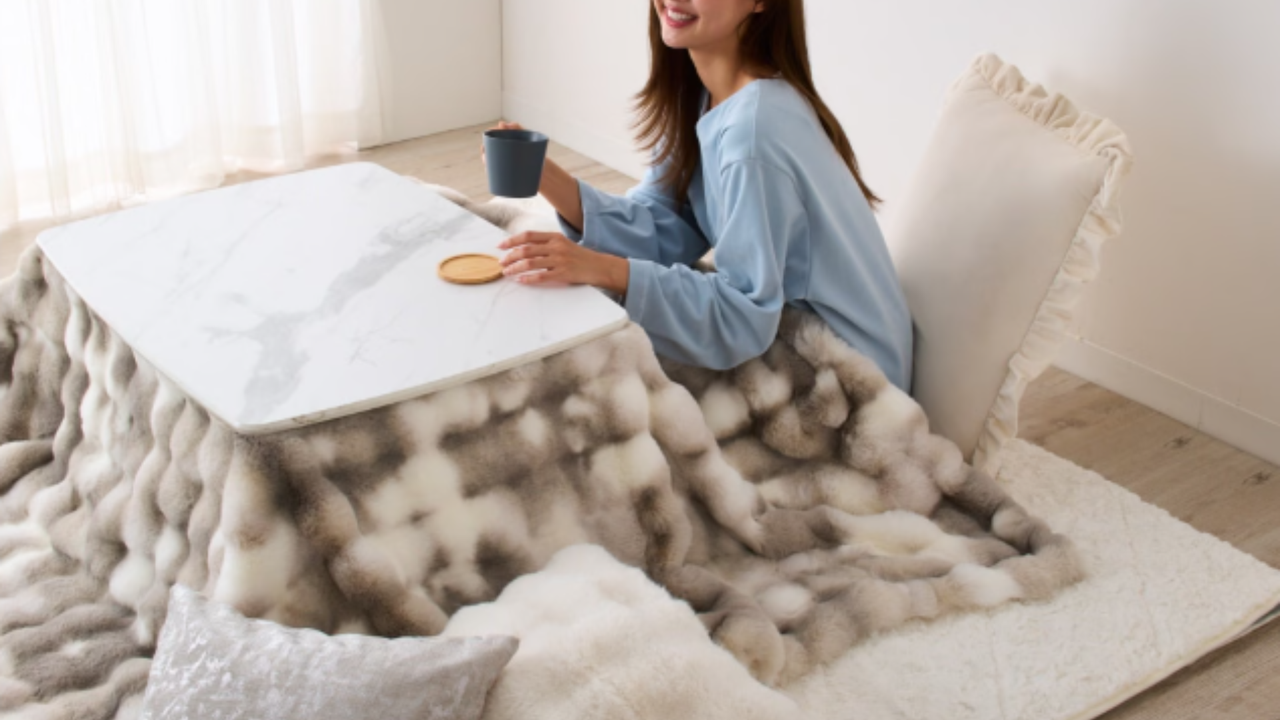 冬はこたつとして、暖かくなったらテーブルとして。 季節を問わず使えるこたつテーブルです。インテリアになじむデザインで、居心地のよい空間を演出します。
