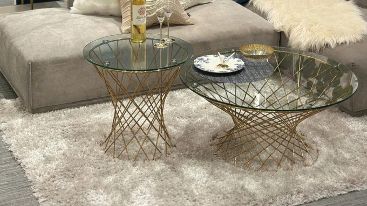 Francfrancで定番人気を誇るカステラグ。艶のあるスタイリッシュなデザインと柔らかな感触が特徴です。  置くだけで癒しの時間をリッチに演出します。