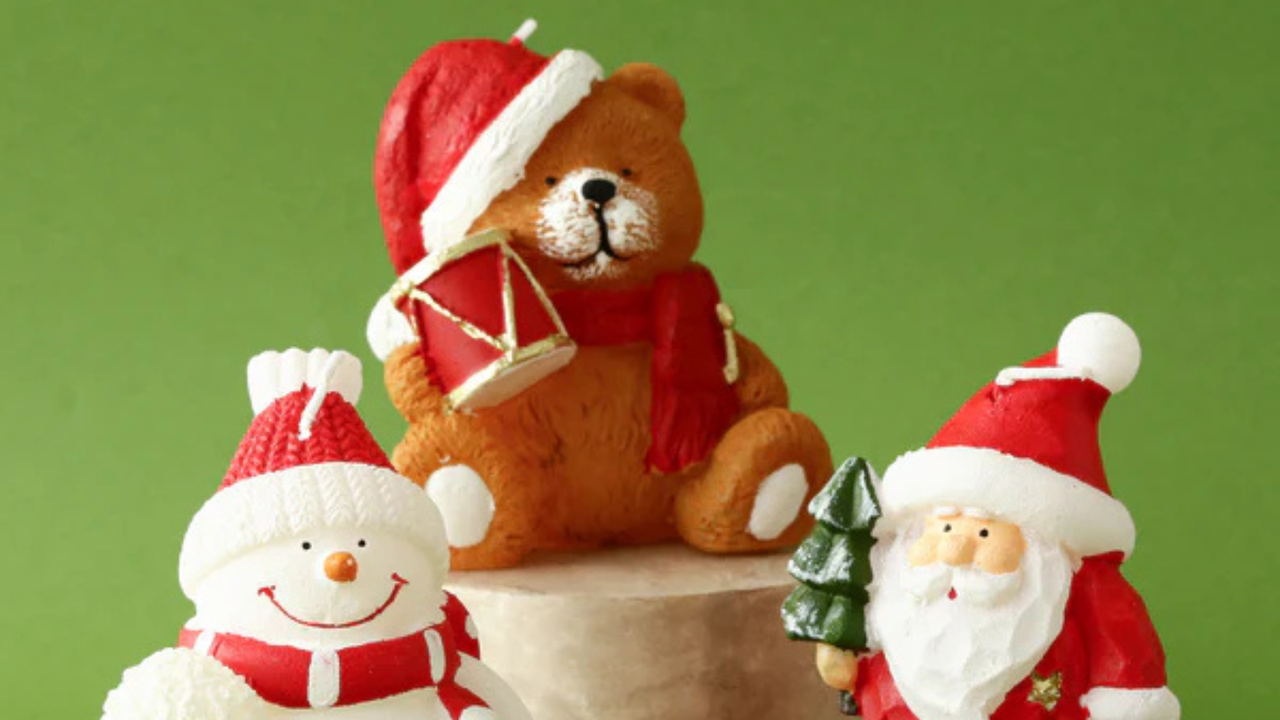 手のひらにすっぽり収まる、可愛らしいサイズのキャンドル。デスクや玄関、ちょっとしたスペースに置くだけで、手軽にクリスマスムードを演出できます。