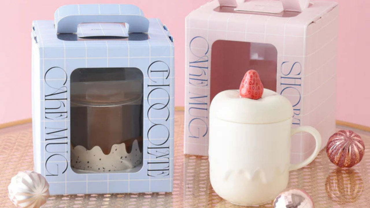 カップケーキをモチーフにした、遊び心あふれるデザインのマグカップ。本物のケーキが入っていそうなこだわりのボックスもポイント。ギフトにもぴったりなアイテムです。