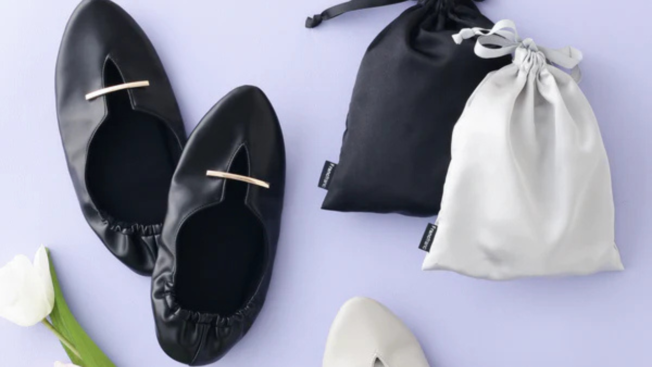 高級感のあるデザインが魅力の携帯用ルームシューズ。スーツやオフィスカジュアルにも自然になじみ、きちんとしたシーンでも活躍します。