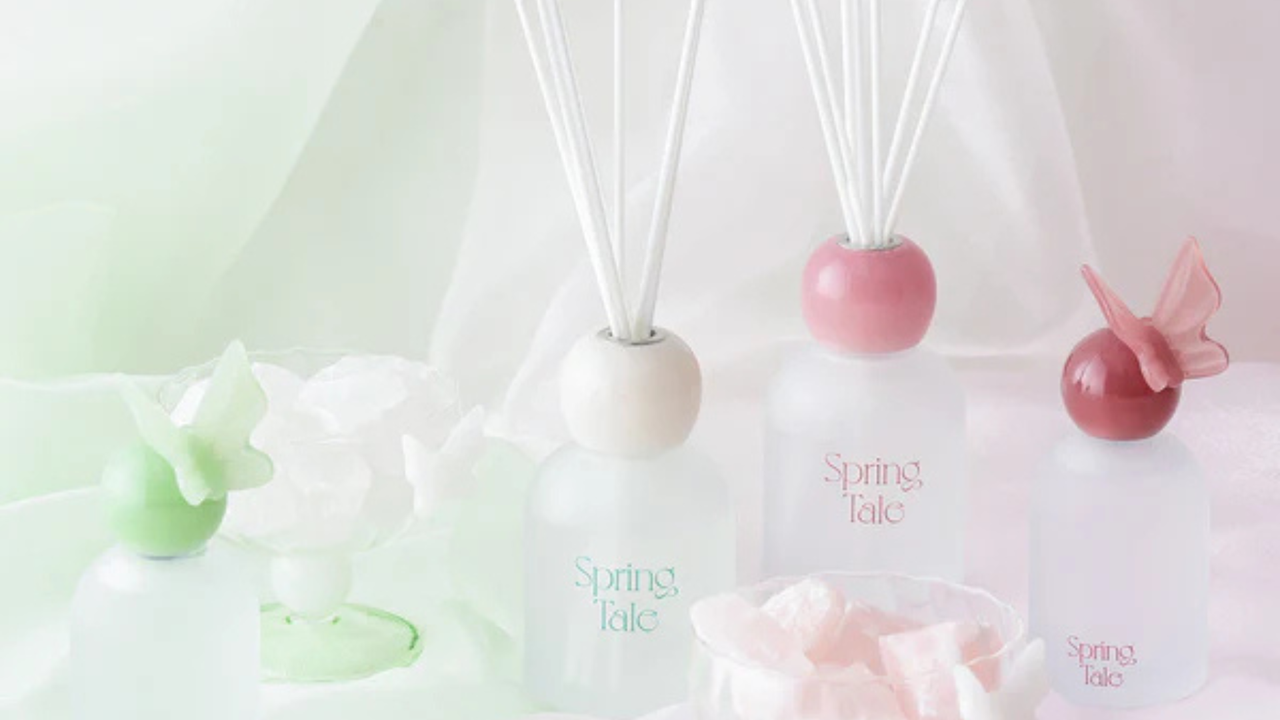 春の花をイメージしたデザインの新作フレグランスディフューザー。透け感のある素材で春らしさとトレンド感を表現し、使っていないときもインテリアとして楽しめます。